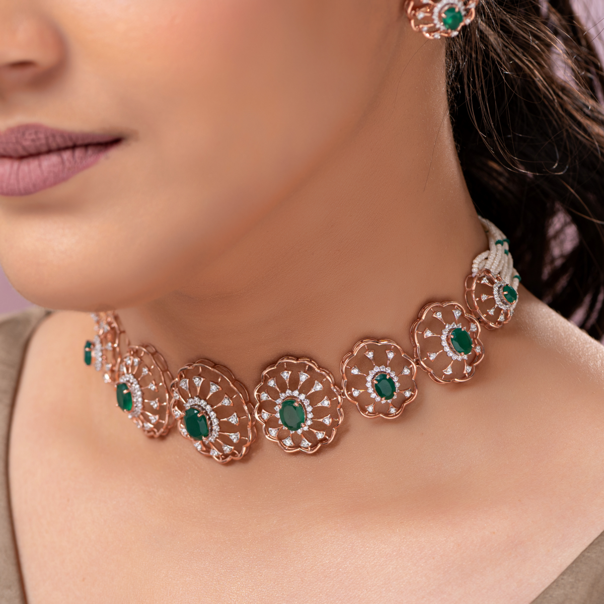 EXTRAORDINARY NECKLACE